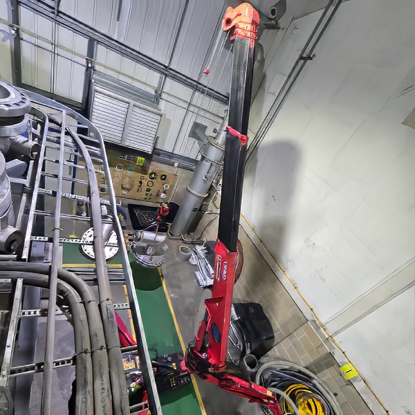 Spider crane contract lift of delicate scientific item